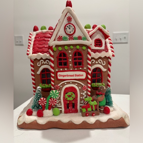 Lit Gingerbread Village Gingerbread Station by
Valerie - Picture 2 of 15